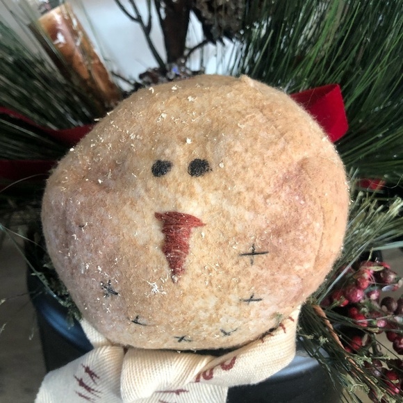 PRIMITIVE HANDMADE SNOWMAN LAMP ARRANGEMENT IN PLASTIC FOLGERS COFFEE CAN - Picture 4 of 10